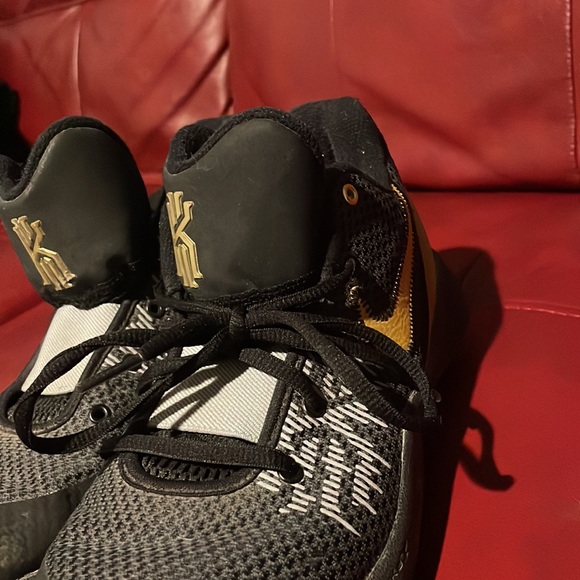 Tyrese Haliburton basketball shoes. - Picture 4 of 4